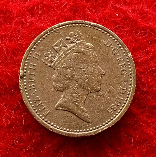 United Kingdom (UK) 1 Pound - Elizabeth II Welsh Leek 1985 Coin - Image 2