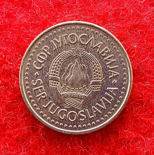 Yugoslavia 10 Dinara 1983 Coin - Image 2