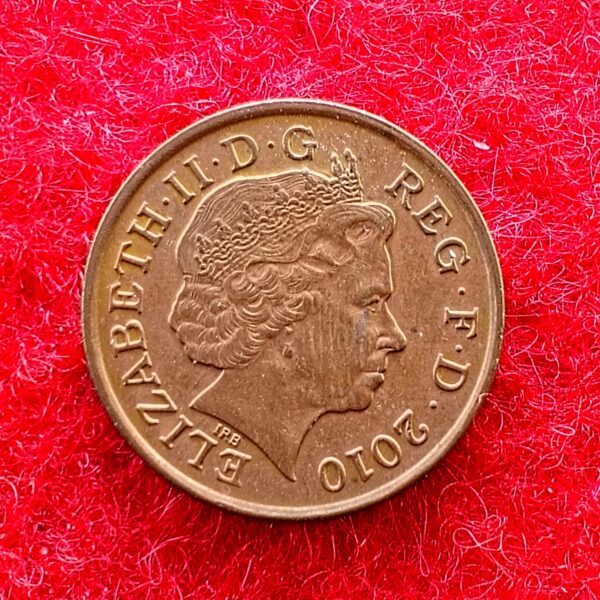 United Kingdom (UK) 1 Penny - Elizabeth II Royal Shield 2010 Coin - Image 2