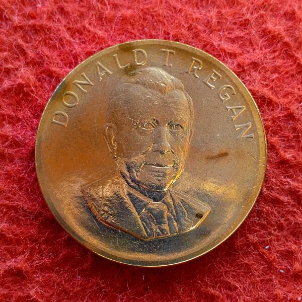 United States (USA) Medallion - Donald T Regan Secretary of The Treasury - Image 2