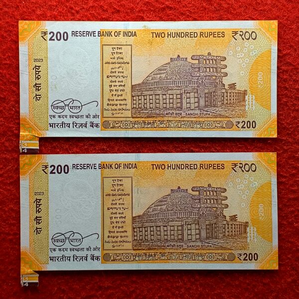200 Rupees 2023 Shaktikanta Das Pair Of 2 - Extra Paper Error Notes (0FF 947000 - 0FF 974000) - Image 2