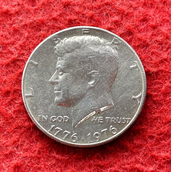United States (USA) 1/2 Dollar Kennedy Half Dollar Bicentennial 1976 Coin - Image 2
