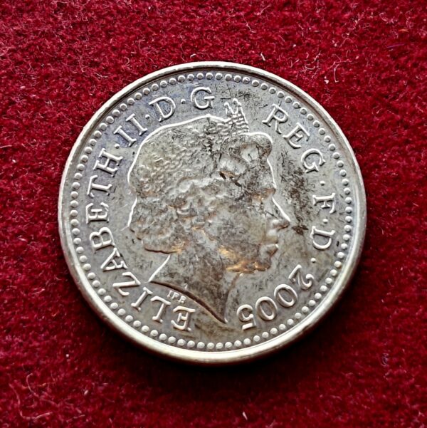 United Kingdom (UK) 5 Pence - Elizabeth II Crowned Thistle 2005 Coin - Image 2