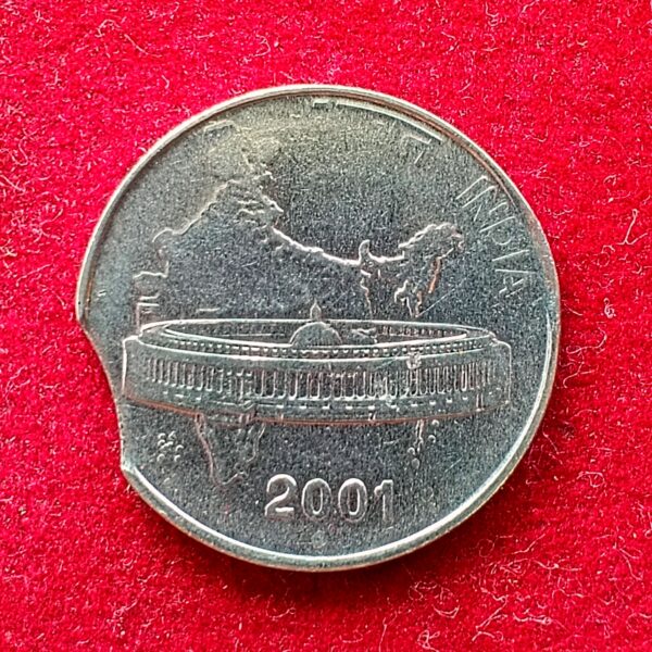 50 Paise 2001 Curved Clip Error Coin (Mumbai Mint) - Image 2