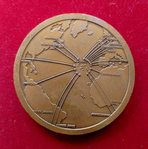 Portugal -  Centro do Emigrante Açoriano Commemorative Medal (16 Countries Backside) - Image 2