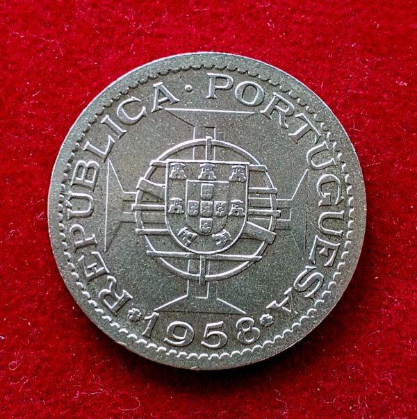 Portuguese India 1 Escudo 1958 Coin  - Image 2