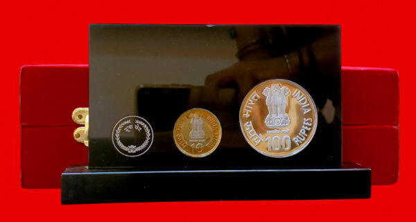 2008 - Ter Centenary of Gur-Ta-Gaddi of Shri Guru Granth Sahib Proof 2 Coins VVIP Velvet Box (Rs 10, Rs 100) - Image 2