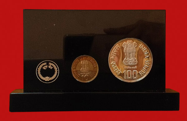 2009 - Homi Bhabha Birth Centenary Year 2 Coins VVIP Woden Box (Rs 10, Rs 100) - Image 3