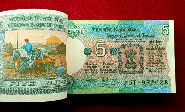 5 Rupees R.N Malhotra Serial Bundle of 100 Notes (75T 972601 - 75T 972700) - Image 2