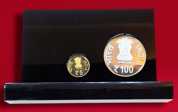 2012 – 150 Years of Kuka Movement 2 Coins VVIP Wooden Box (Rs 5, Rs 100) - Image 3