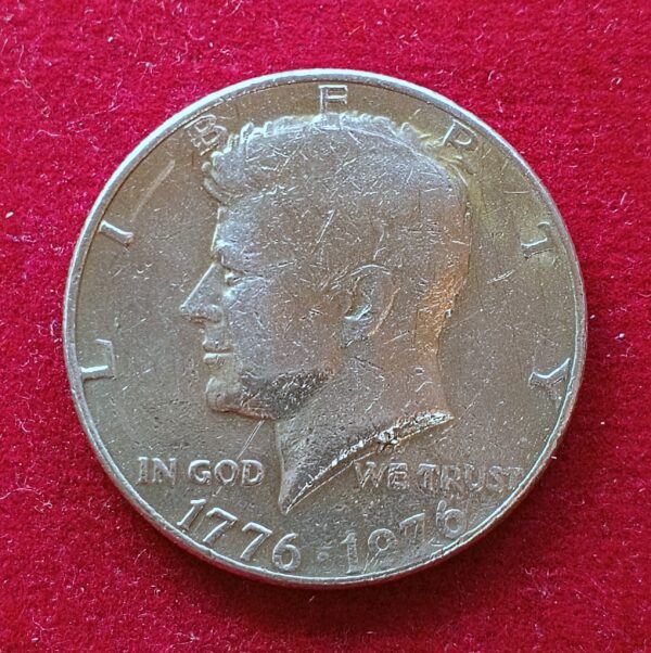 United States (USA) 1/2 Dollar Kennedy Half Dollar Bicentennial 1976 Coin - Image 2